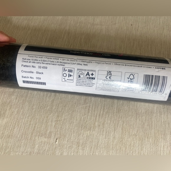 NWT Super Fresco Easy Wallpaper 1 Roll 32-659 Crocodile Black 10.05m x .52m - Picture 2 of 5